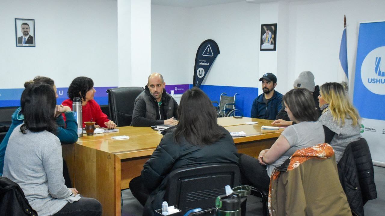 Realizaron un reunión técnica para avanzar con el techado de la pista de patinaje sobre hielo