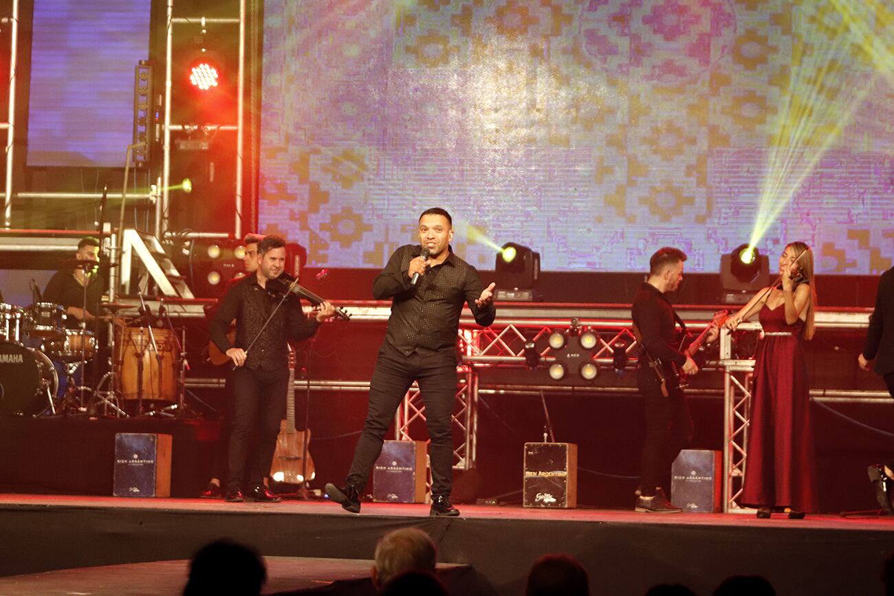 Bien Argentino show creado por Ángel Carabajal comienza hoy una nueva temporada de verano en  Villa Carlos Paz.Foto La Voz 