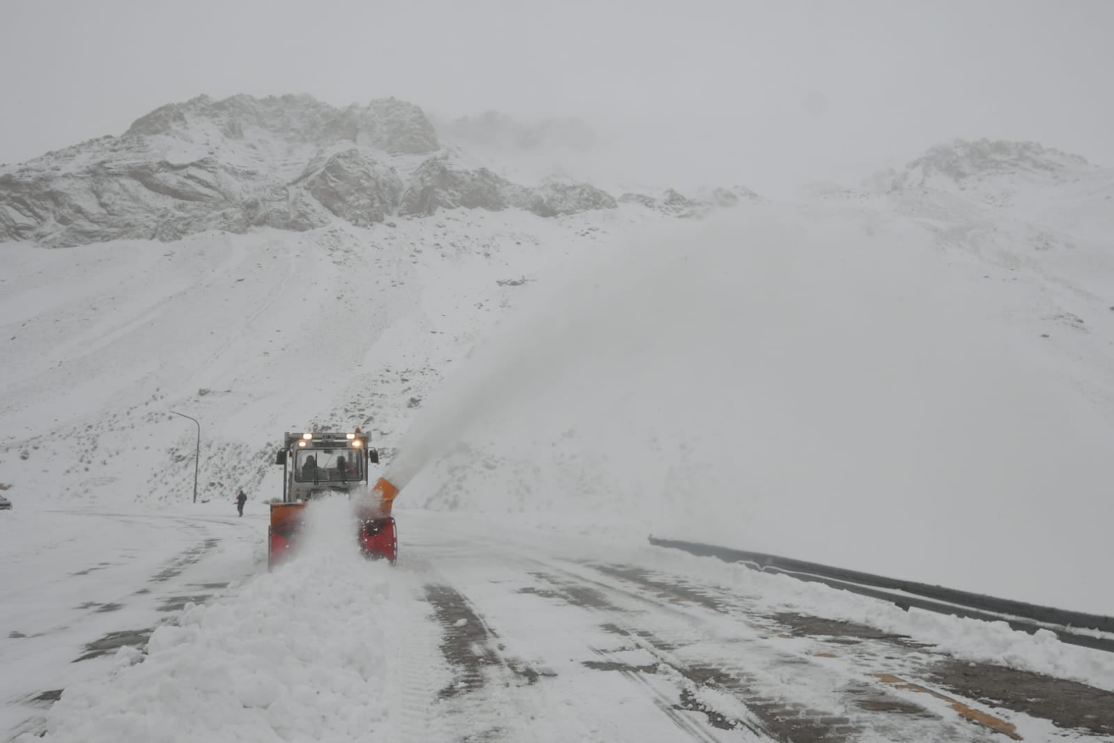 Continua el paso a Chile cerrado por las intensas nevadas