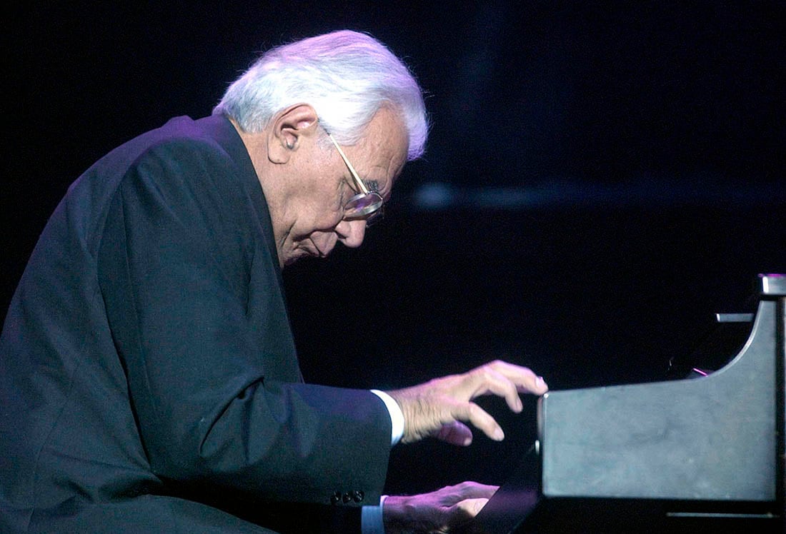 MAESTRO, ARIEL RAMIREZ, DURANTE LA CELEBRACION DE "ARGENTINISIMA" ESTA NOCHE EN EL LUNA