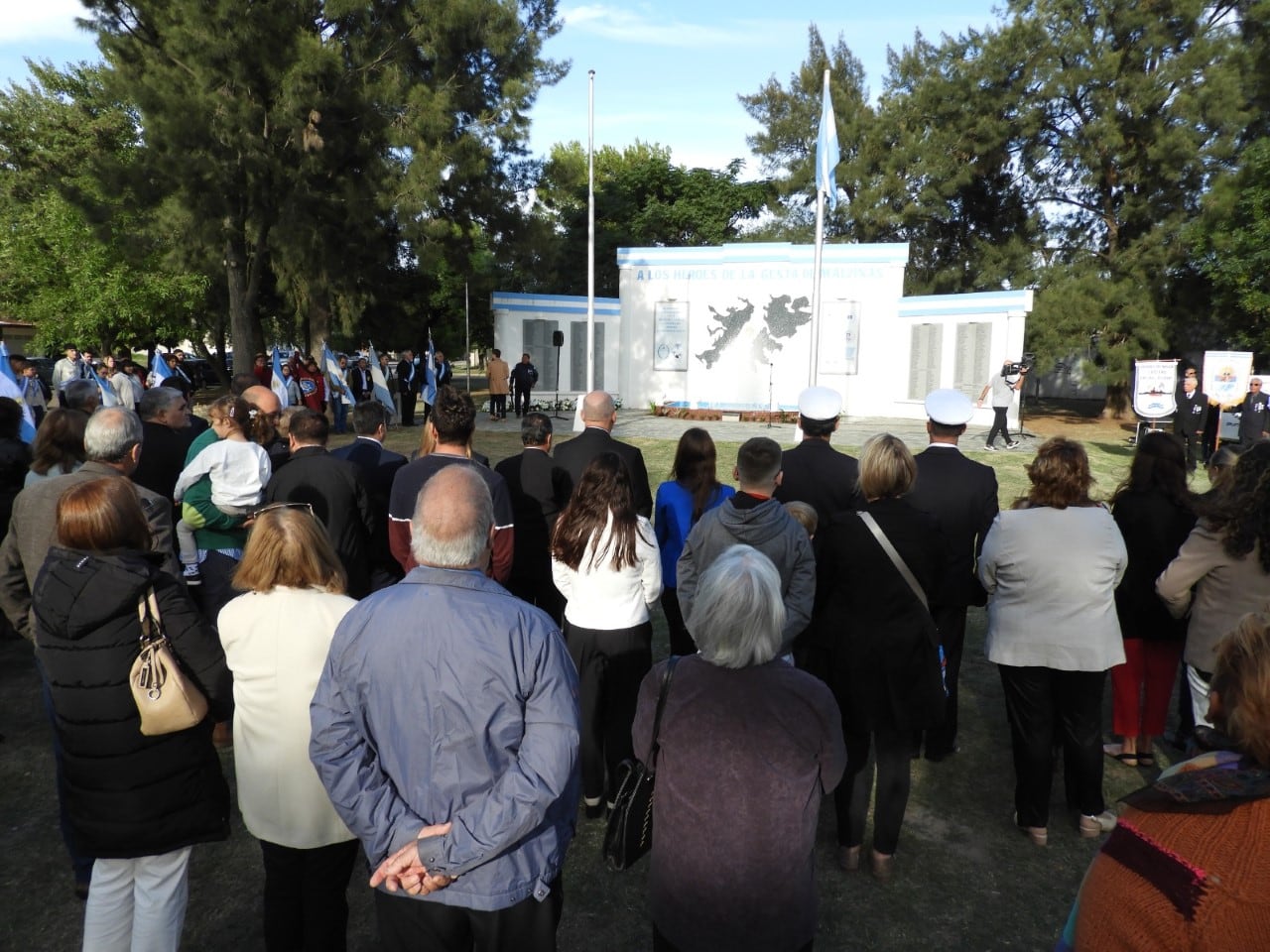 Acto oficial del municipio, en la plazoleta “2 de abril” del Barrio Albatros V.