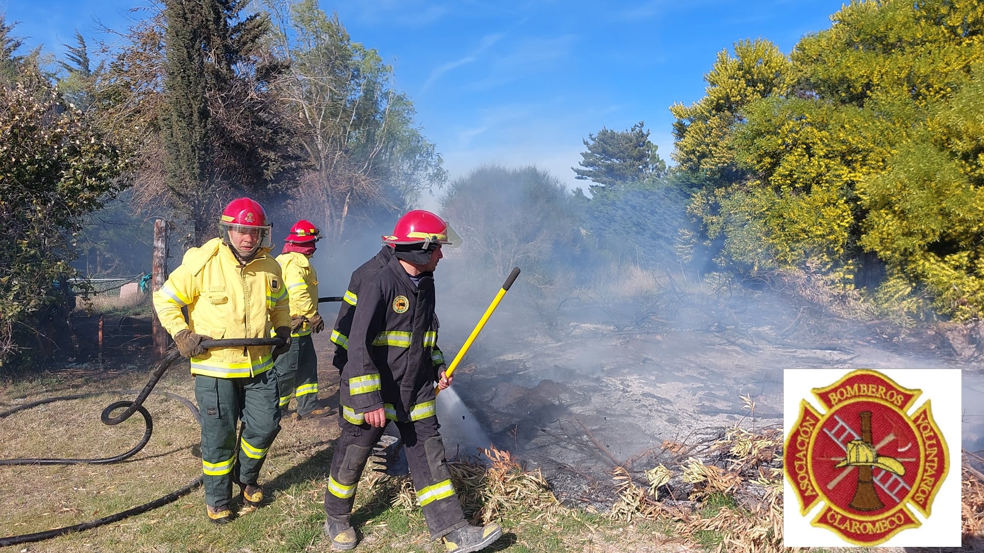 Bomberos de Claromecó combatieron un incendio en un terreno sobre calle 19