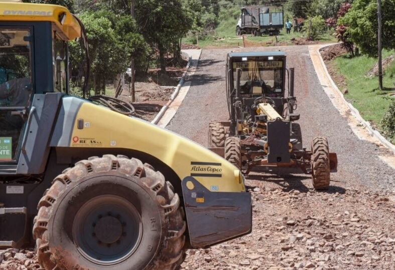 Ejecutan obras de asfaltado en San Vicente.