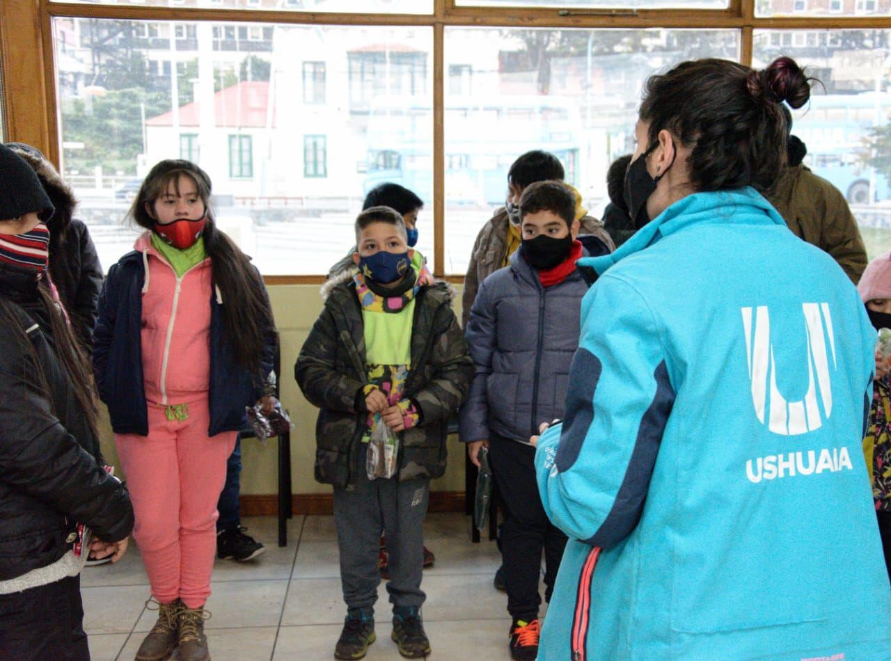 Primer viaje en catamarán con Turismo Social realizó un contingente de niños y niñas.