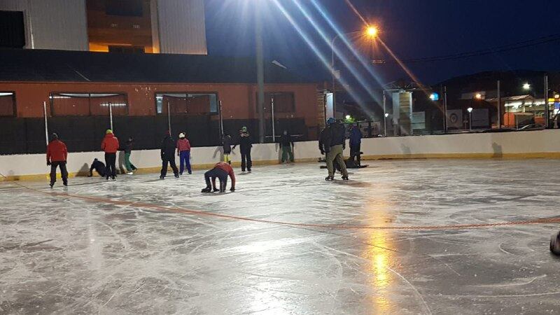 El Municipio efectúa una capacitación de patín sobre hielo