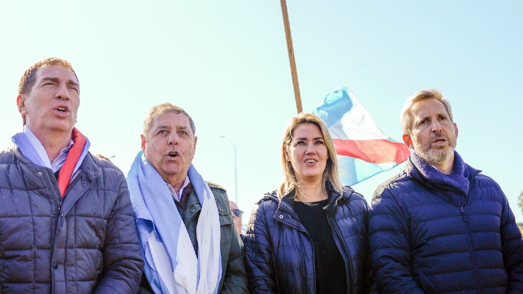 Diego Santilli y Rogelio Frigerio y la senadora nacional Carolina Losada (Juntos por el Cambio), en la marcha del campo en Gualeguaychú.