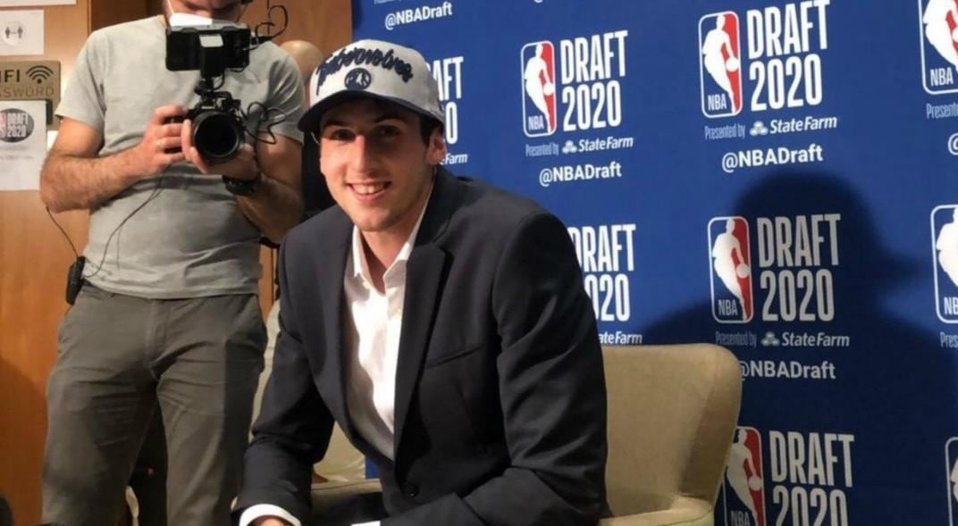 Bolmaro el día que fue elegido por NY Knicks y cedido a los Wolves en el Draft.