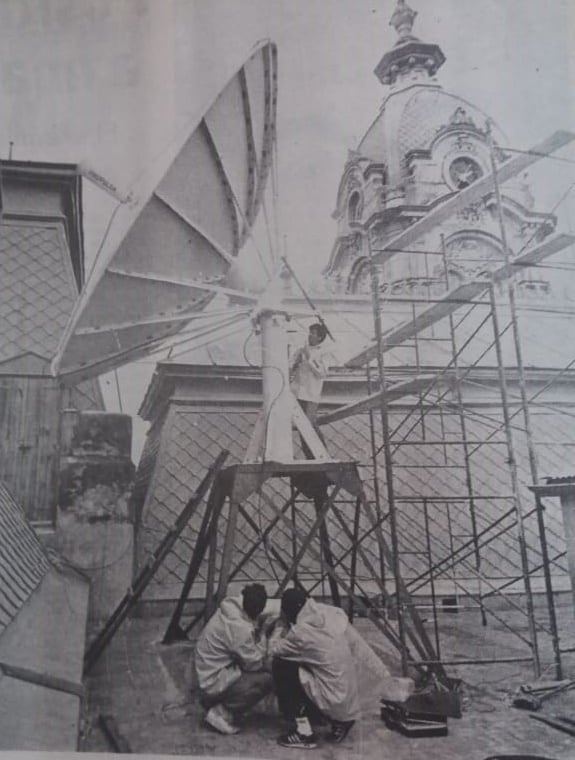 Instalación de la antena de ATC en la terraza de la Municipalidad de Tres Arroyos.