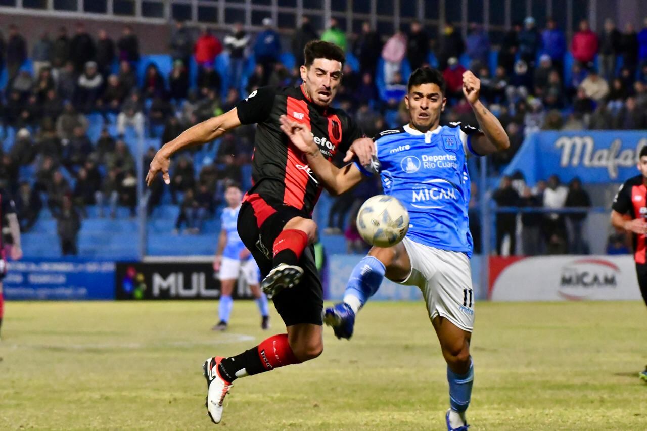 Estudiantes Rio Cuarto Vs Defensores de Belgrano en Rio IV