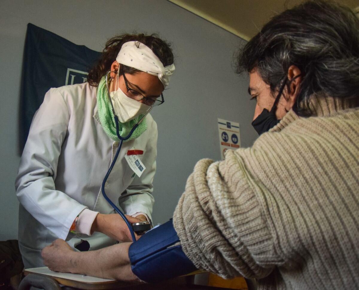 Realizan controles de salud en el vacunatorio de la ex Dinaf