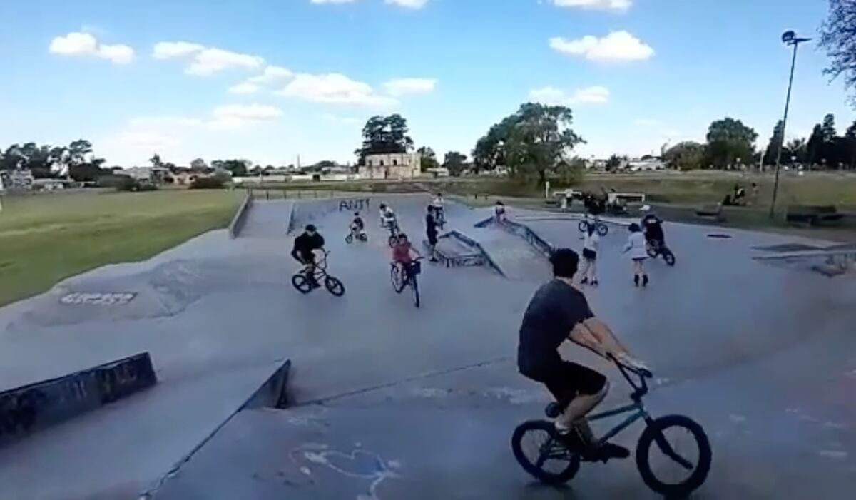 “No es una guardería”, el reclamo de los skaters por la presencia de los chicos en el Skate Park