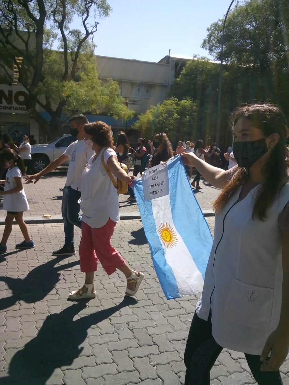 Los docentes sanrafaelinos se movilizaron por el centro de la ciudad. 