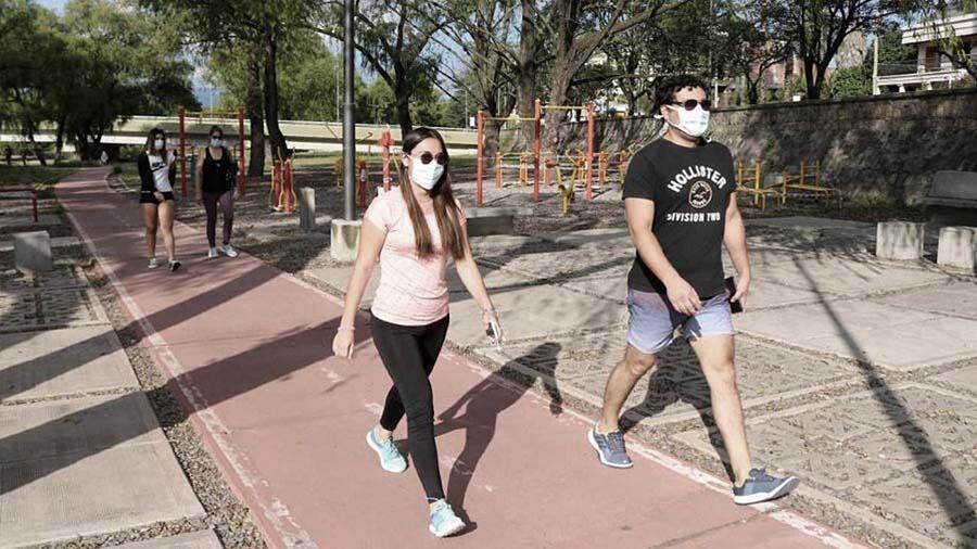 Restringen las actividades deportivas en lugares cerrados con mas de diez personas 