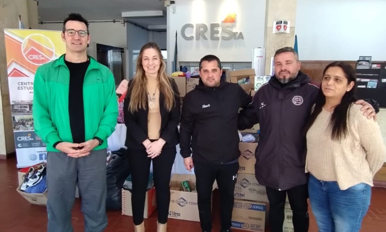 Tres Arroyos Entrega de donaciones recibidas en el 7mo Congreso de Yoga y Meditación