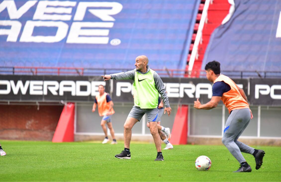 Paolo Montero podría dejar de ser el técnico del Ciclón si no gana ante Lanús (@SanLorenzo)