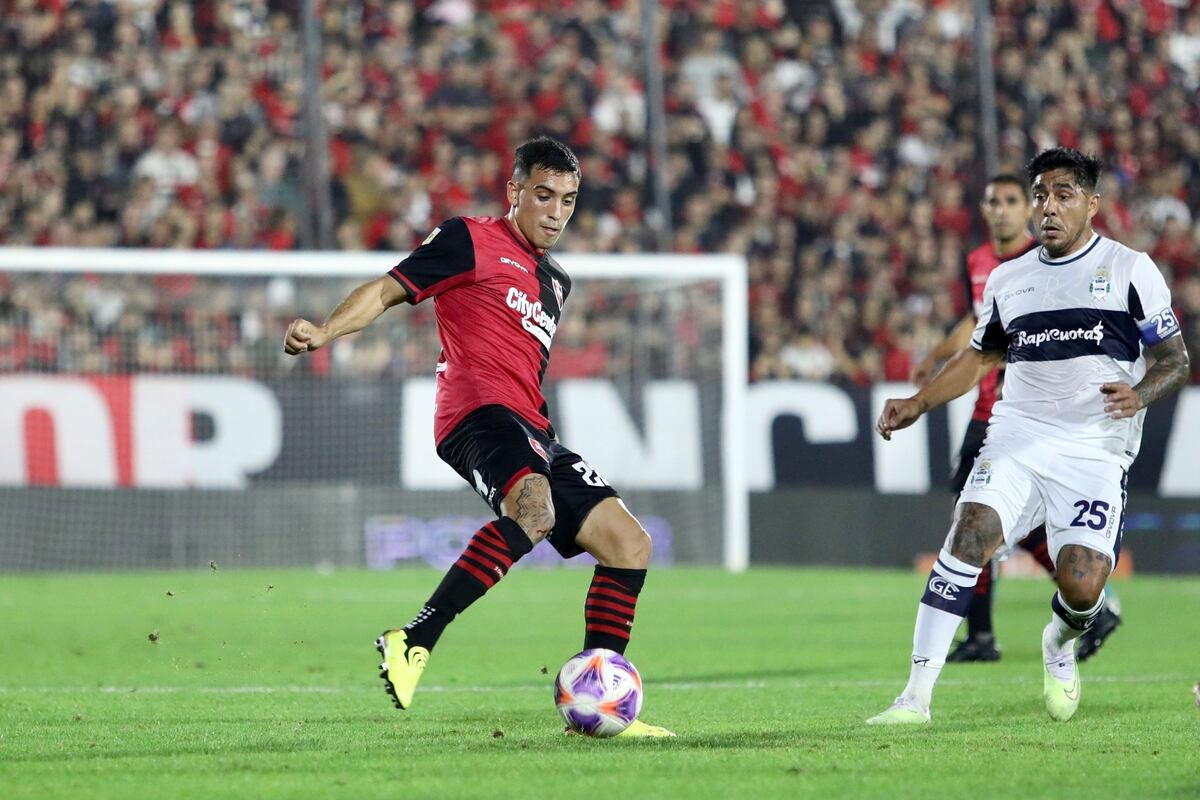 Newell’s zafó del aplazo ante Gimnasia con dos golazos y empató de local