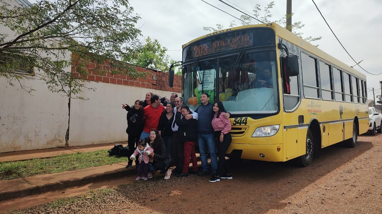 Chofer de colectivo se jubiló después de casi 50 años al volante en Posadas.