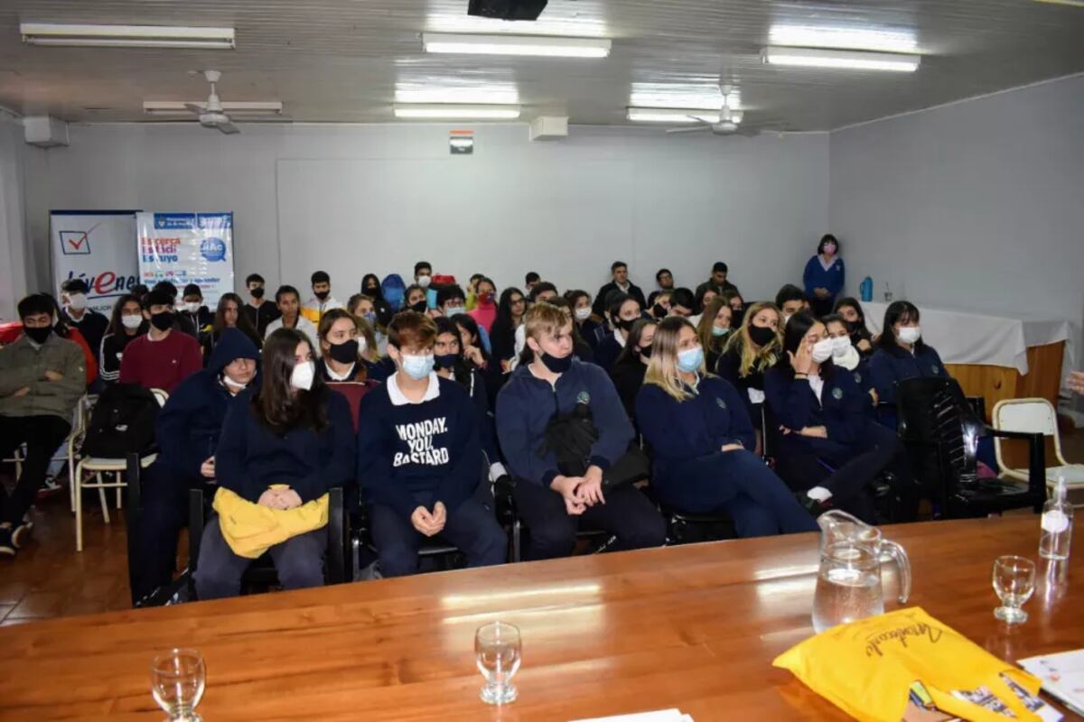 Estudiantes de Montecarlo tuvieron un charla sobre trata de personas