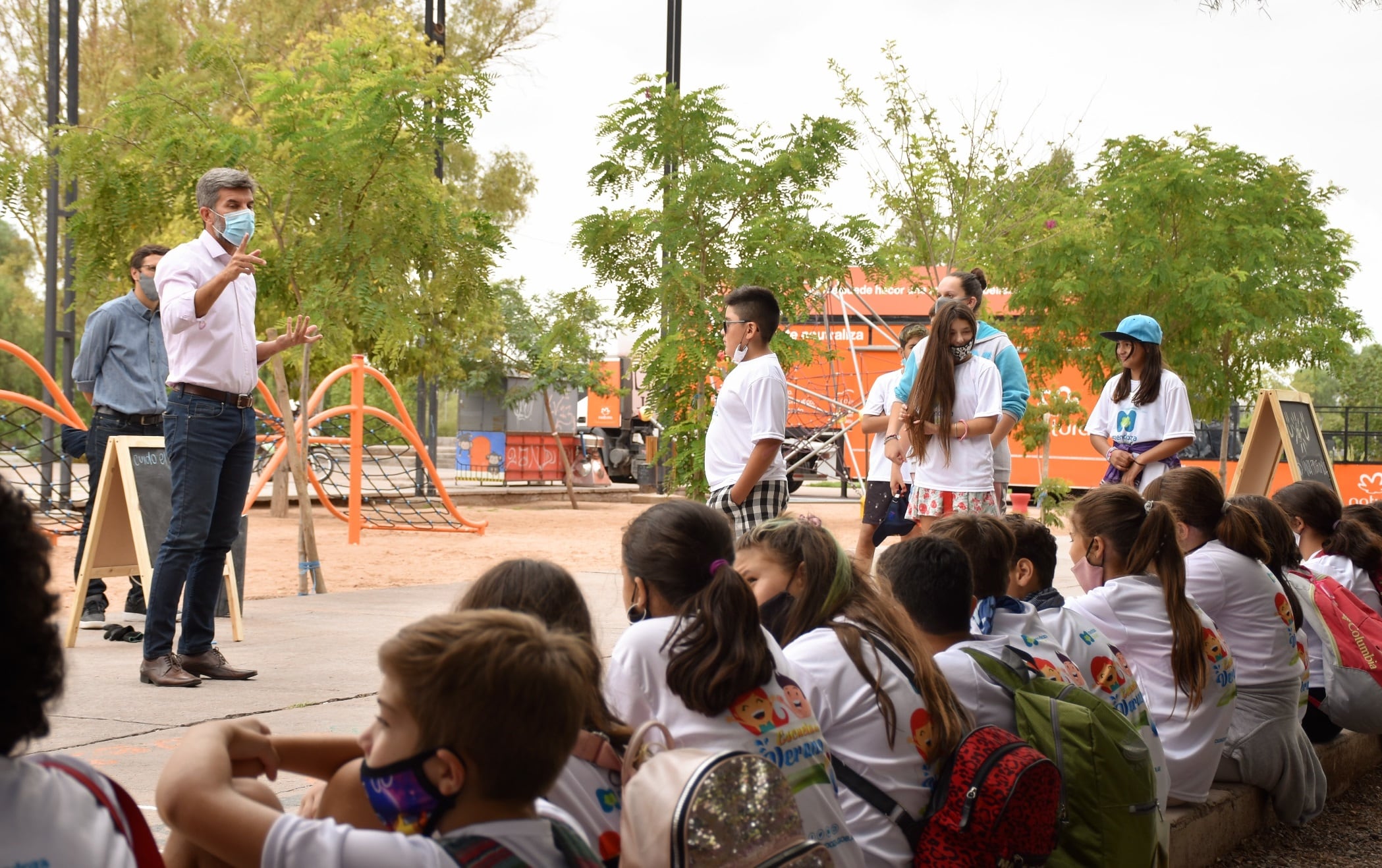 El intendente de la Ciudad, Ulpiano Suarez, presentó en el Parque Central la Rayuela Sustentable.