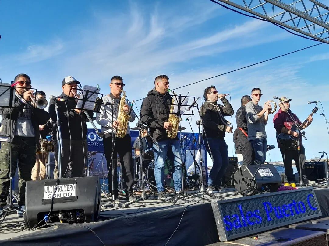 Puerto Rosales estuvo de fiesta con el “Desfile Cívico Militar” y los Shows