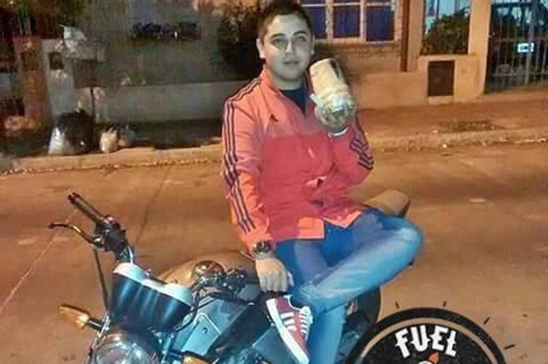 Capturas de pantalla del muro de Facebook de Alan Amoedo, el joven que conducía el auto que ocasionó el accidente en Circunvalación donde murieron dos personas.