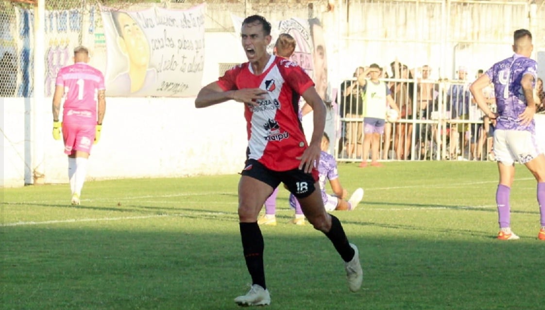 Bruno Nasta convirtió el gol para el empate de Deportivo Maipú ante Sacachispas.