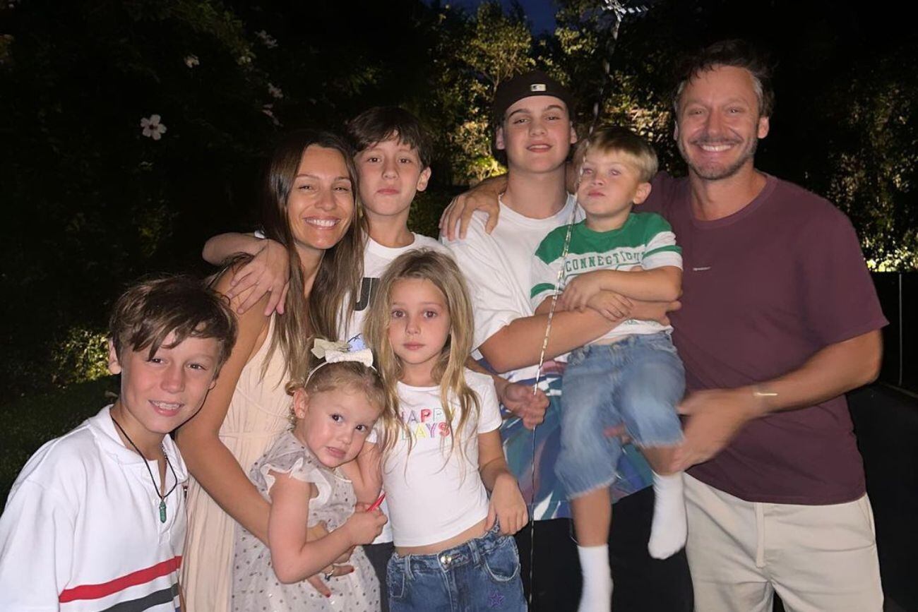 Pampita con Benjamín Vicuña y los hijos de la China Suárez.