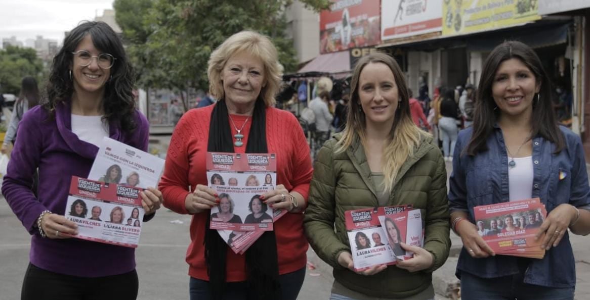 Izquierda: Laura Vilches (PTS), Liliana Olivero (IS), Luciana Echevarría (MST) y Soledad Díaz García (PO). (La Voz)