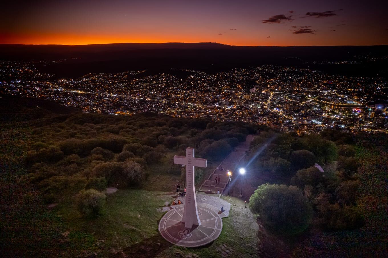 Ascensos nocturnos en Carlos Paz, Cerro La Cruz