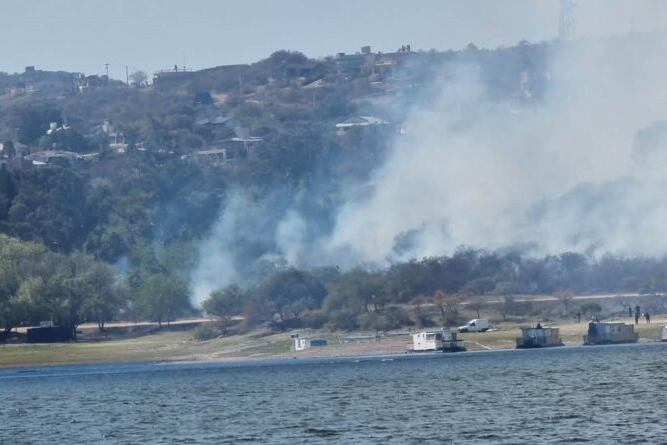 Incendio forestal en Embalse, Córdoba. 