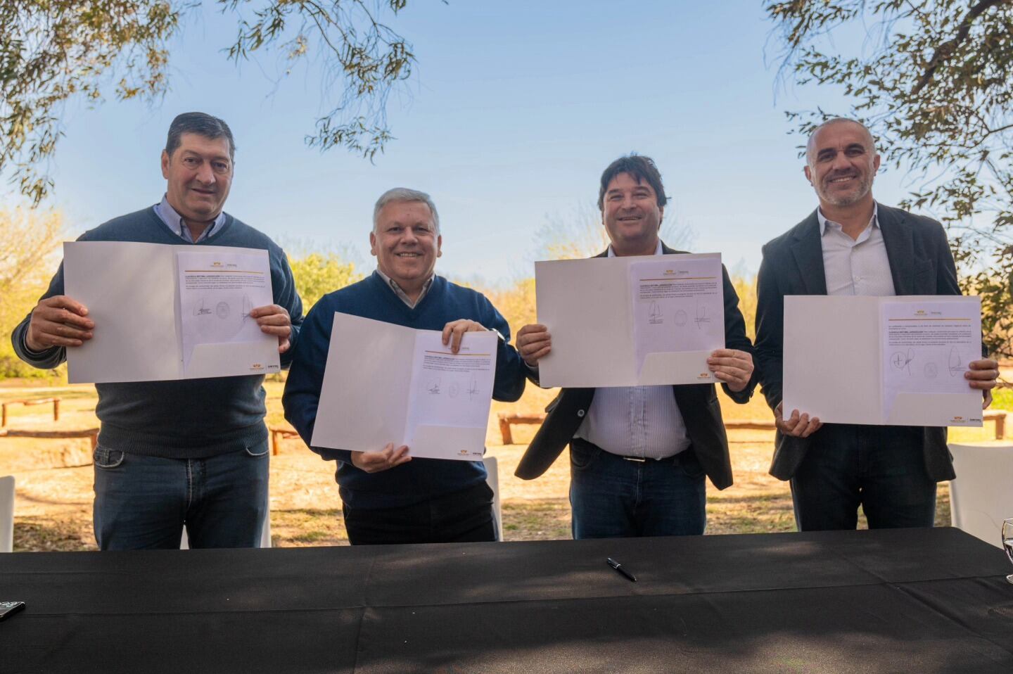 firmaron Convenios de Vinculación entre Gobiernos Municipales en Arroyito