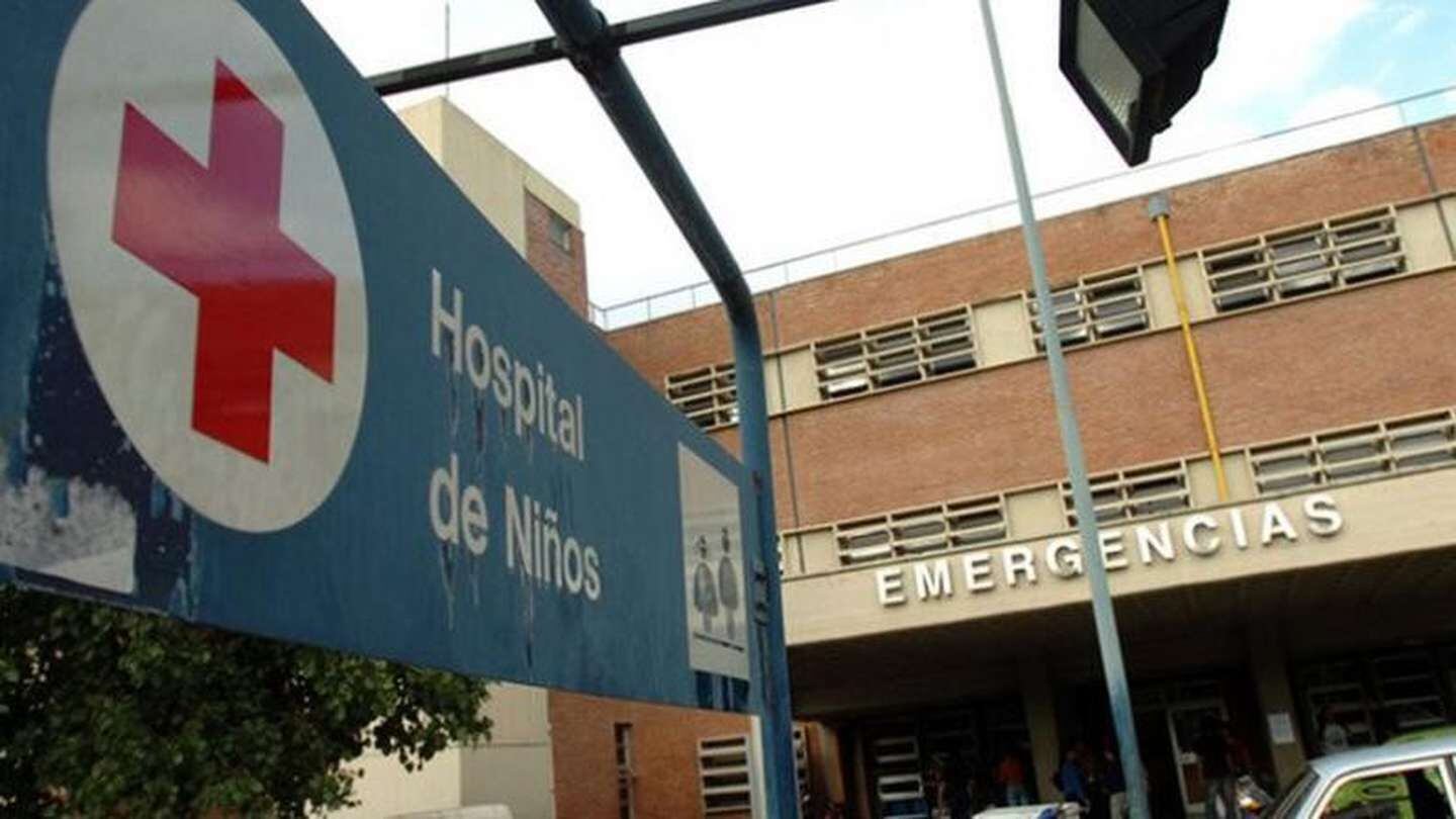 La menor está internada en el hospital de Niños.