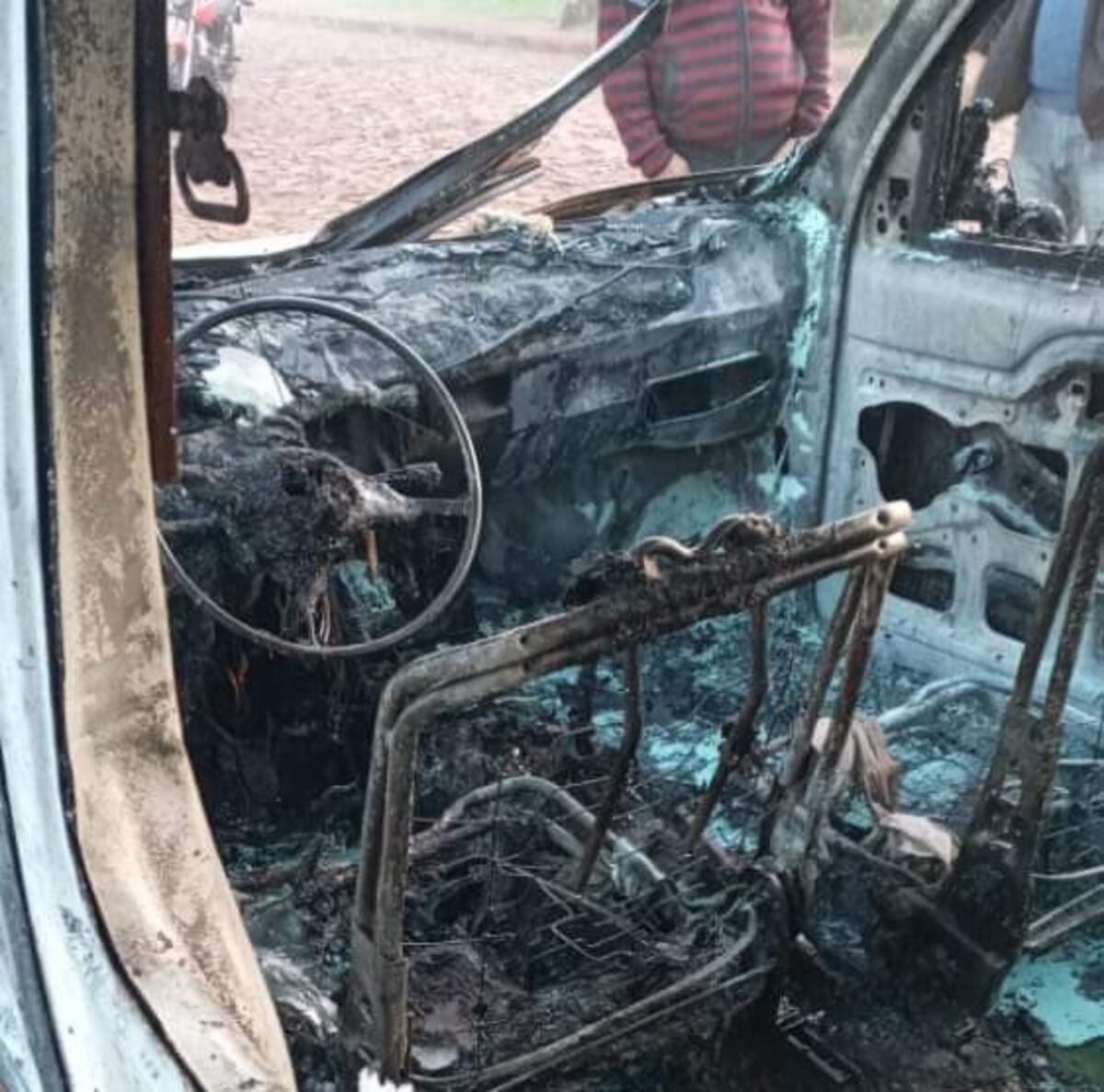 Se incendió un vehículo dentro de un garaje en Colonia Delicia