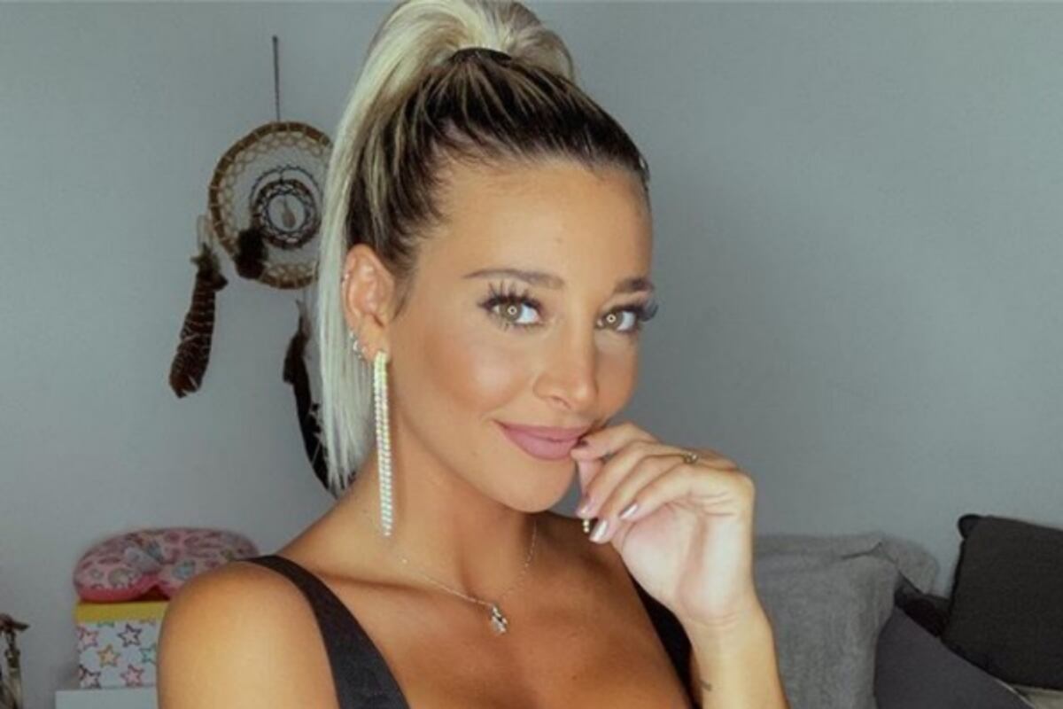 Sol Pérez apareció en Gran Hermano con un corset de periódico y bucaneras de brillantes: “Nos fuimos”