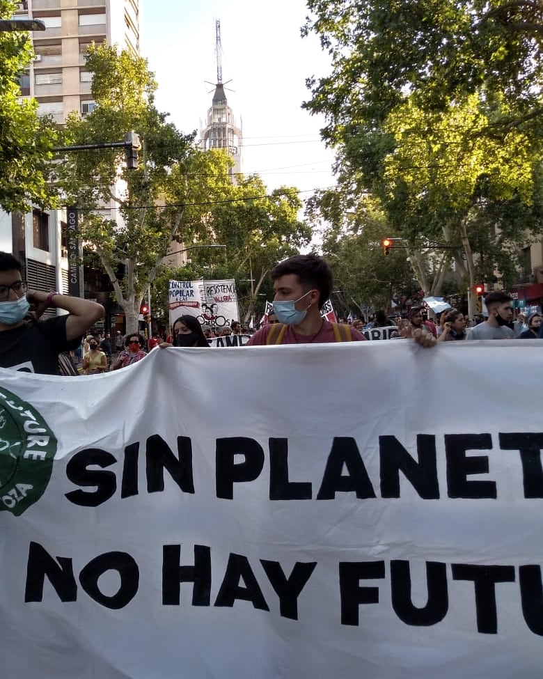 El joven participó de varias marchas por diversos motivos climáticos y ecológicos en la provincia.