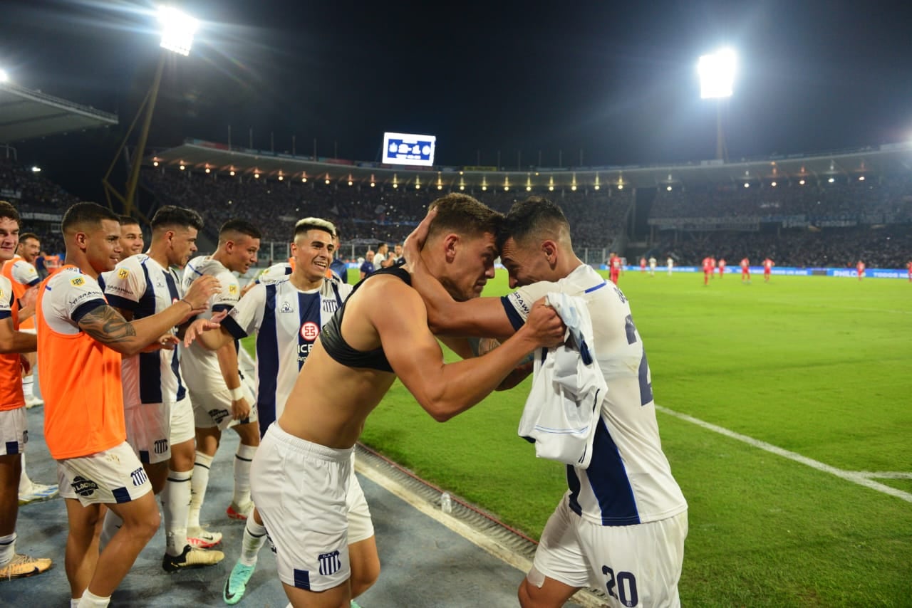 Federico Girotti marcó el 2-1 de Talleres ante Argentinos Juniors en el Kempes por la quinta fecha de la Copa de la Liga Profesional. (Javier Ferreyra / La Voz)