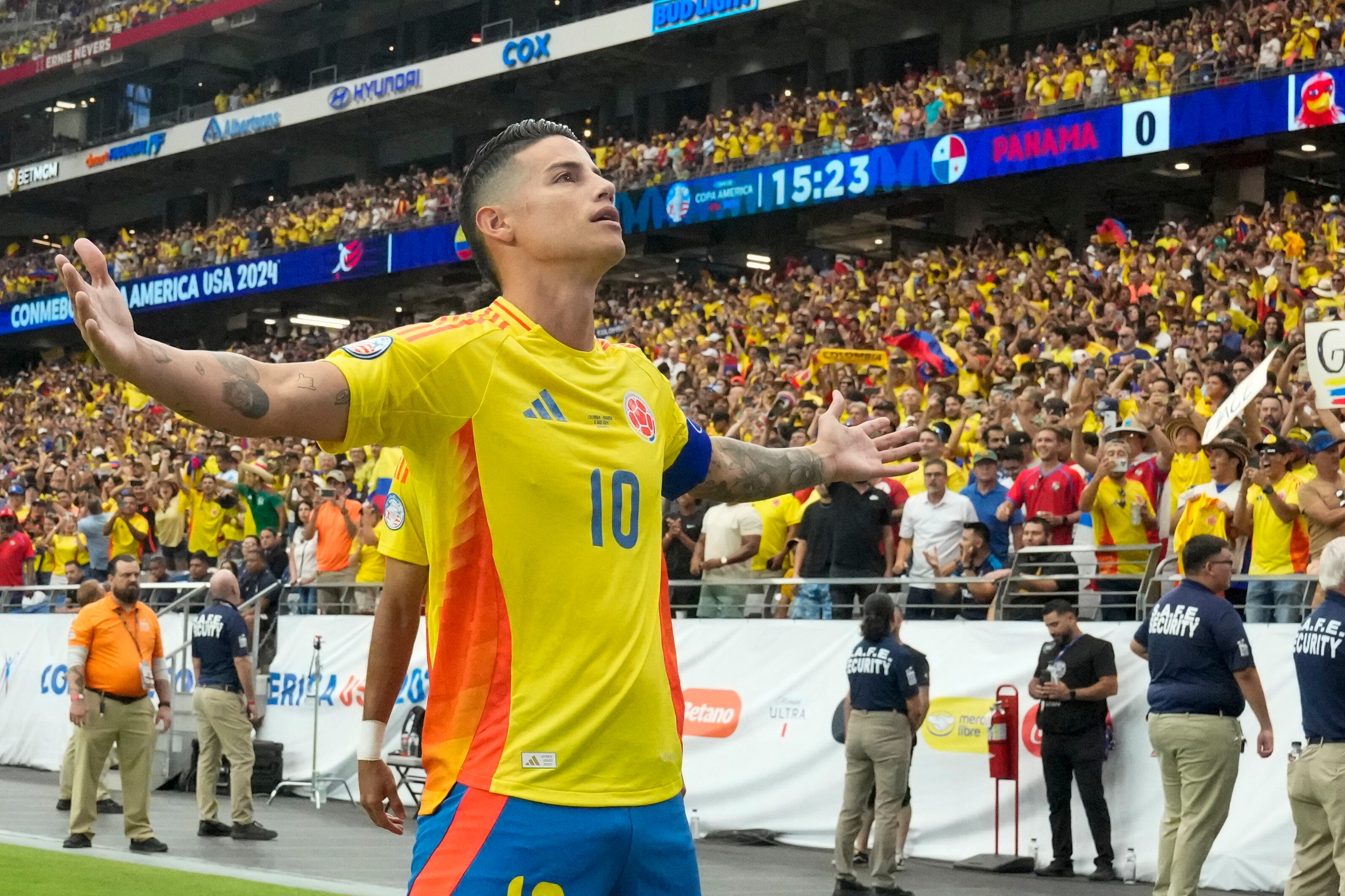 James Rodríguez celebra tras anotar el segundo gol de Colombia en el partido contra Panamá por los cuartos de final de la Copa América, el sábado 6 de julio de 2024 en Glendale, Arizona. (AP Foto/Rick Scuteri)