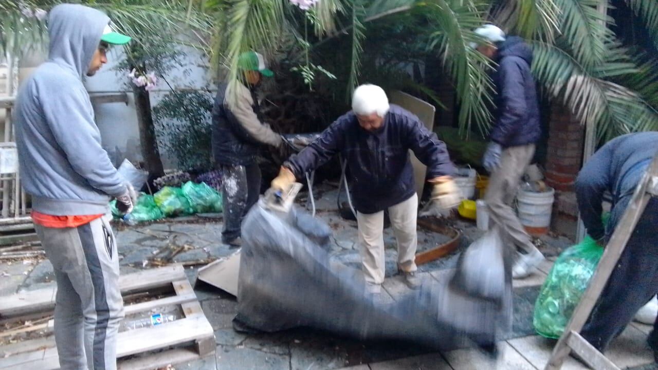 Higiene Urbana de Tres Arroyos procedió a la limpieza del Paseo Español