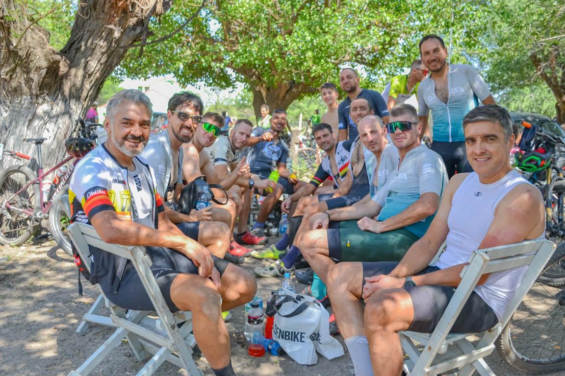 Pedalistas de Arroyito en el Rally de las Altas Cumbres 2022