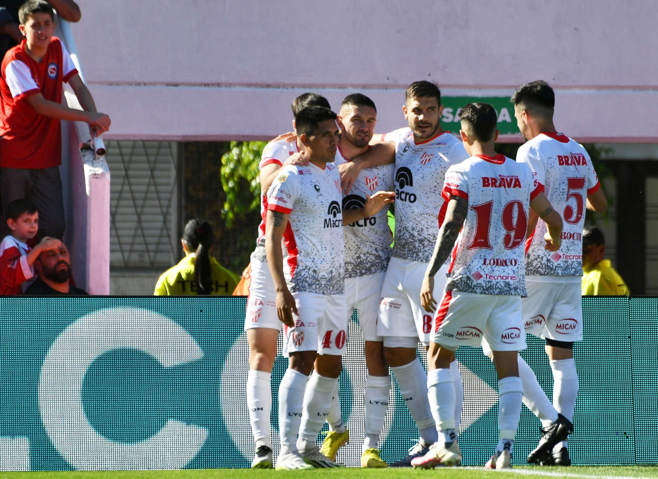 Instituto se trajo un triunfo desde La Paternal y se aseguró la permanencia en la Liga Profesional. (Fotobaires)