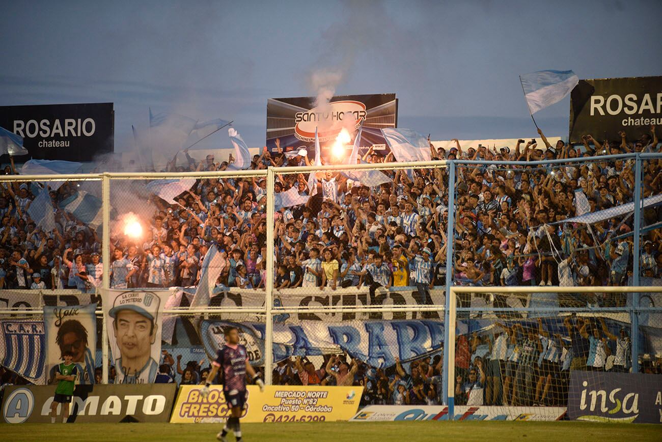 Racing de Córdoba se clasificó a la final por el ascenso a la primera nacional ( Ramiro Pereyra / La Voz)