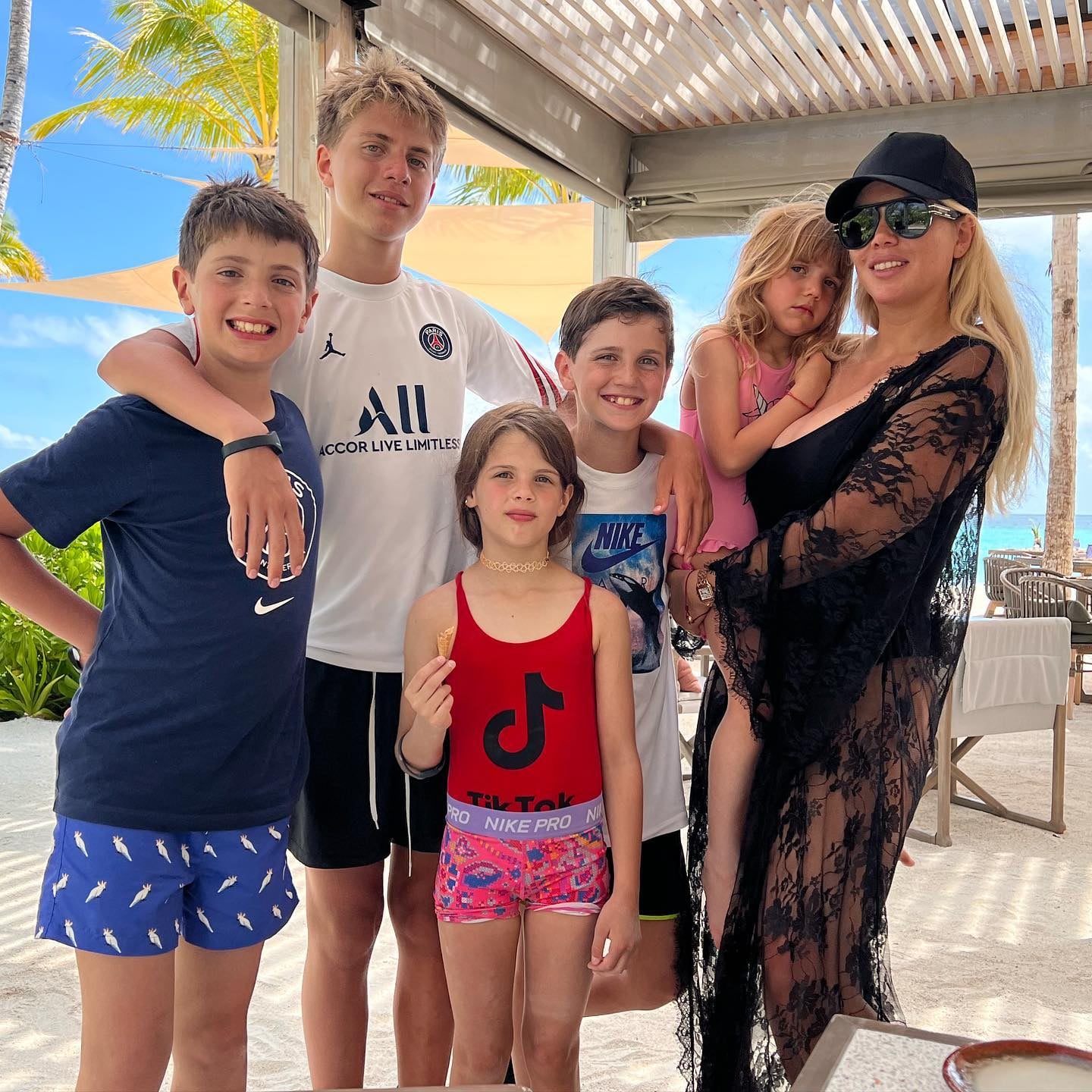 Wanda Nara junto a sus hijos.