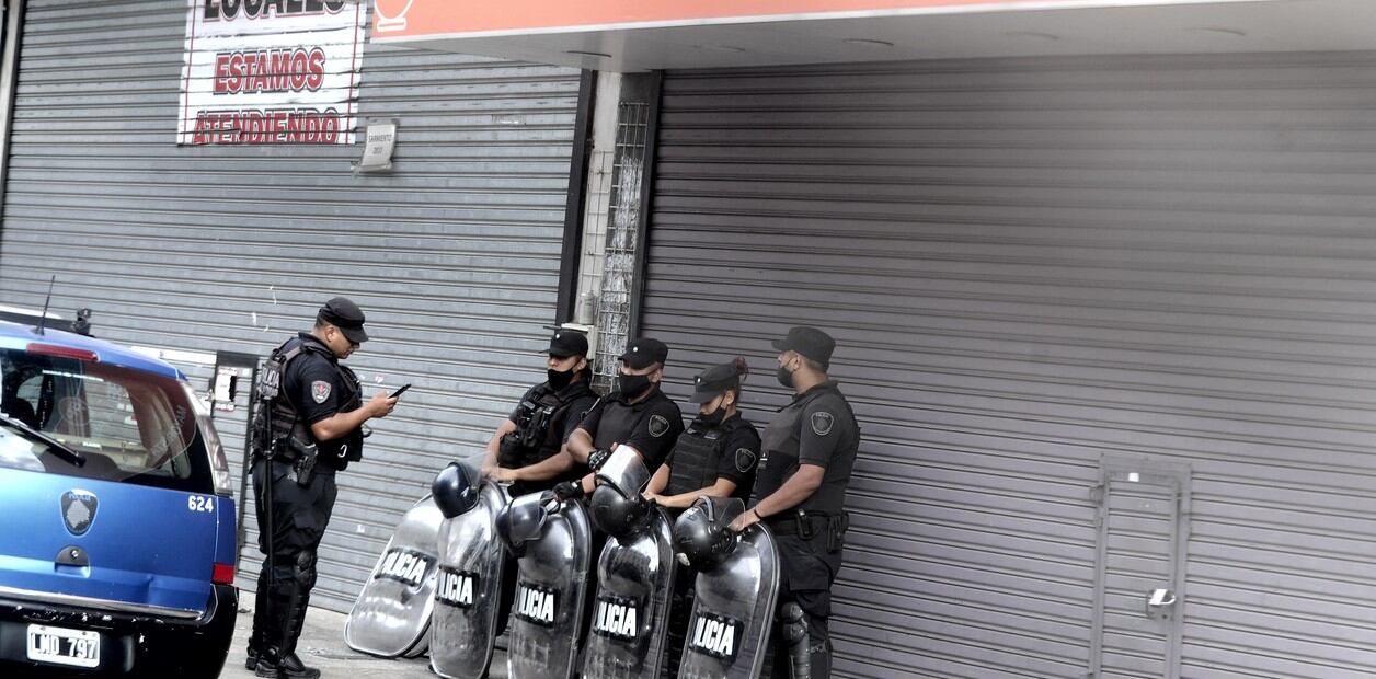 La Policía se enfrentó con manteros que llegaron al lugar para reclamar por sus pertenencias