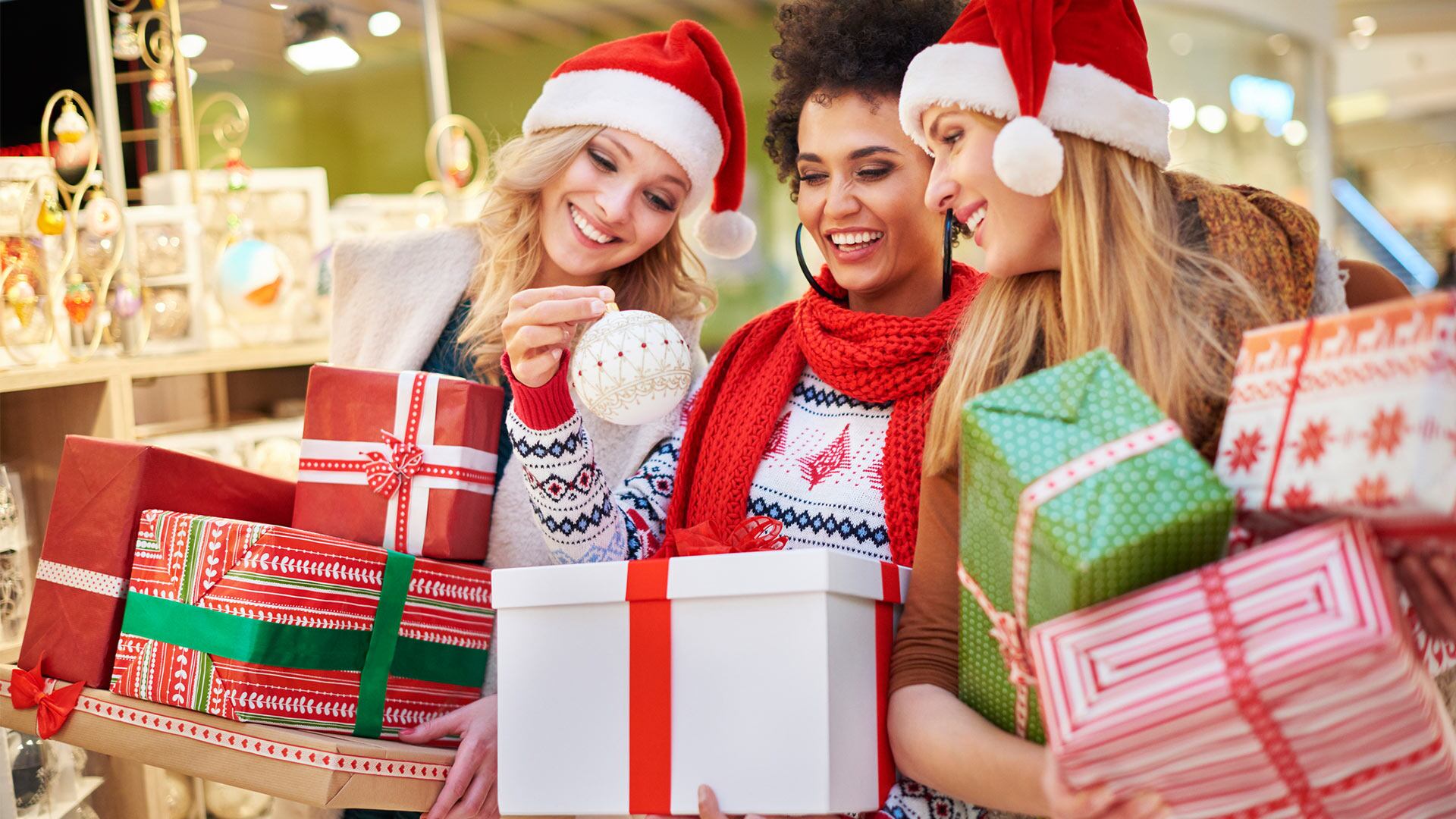 Algunas opciones de regalos para sorprender a una mujer en esta Navidad.