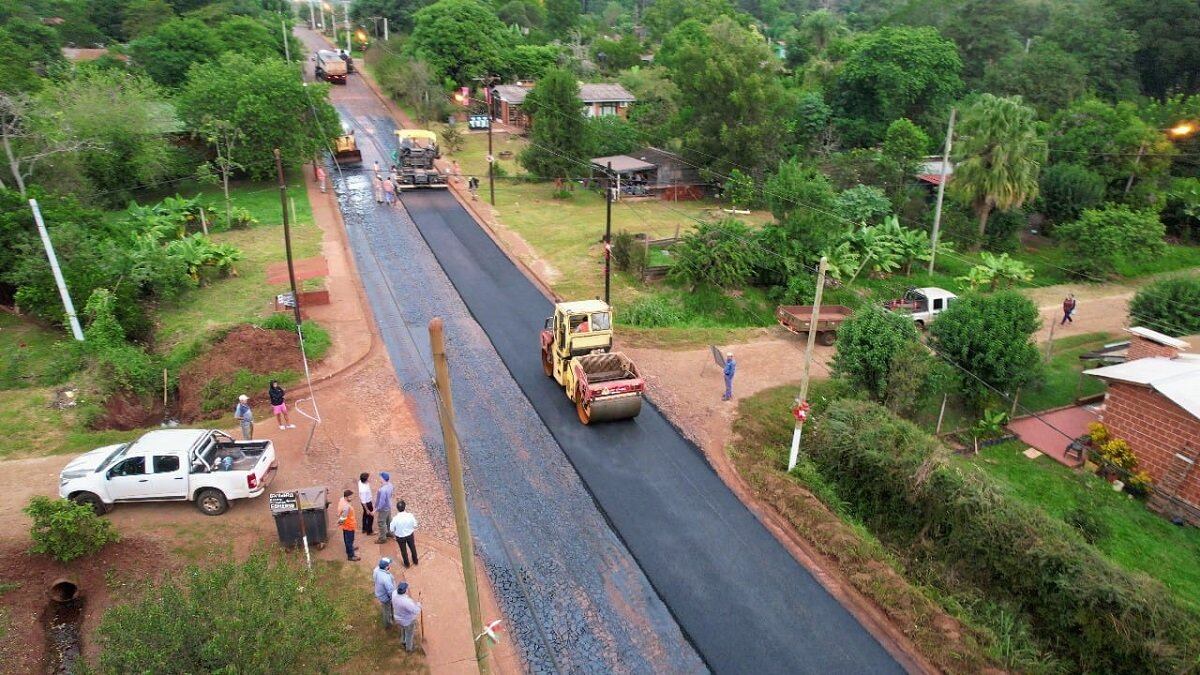 Continúa la ejecución de obras viales en Montecarlo.