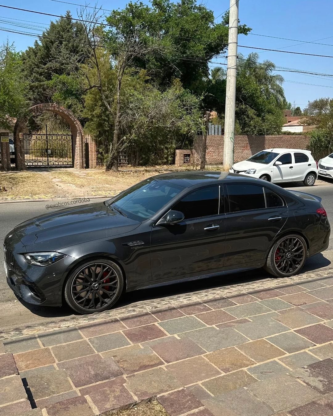 El auto captado en Villa General Belgrano.