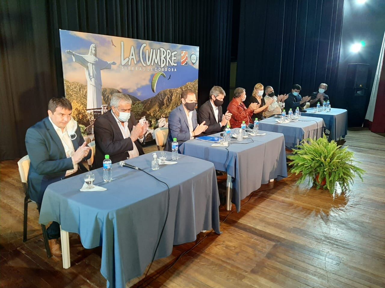 Firma de convenio económico en La Cumbre.