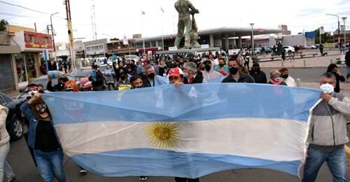 Nueva marcha de protesta de vecinos por el centro de la ciudad ante la falta de agua