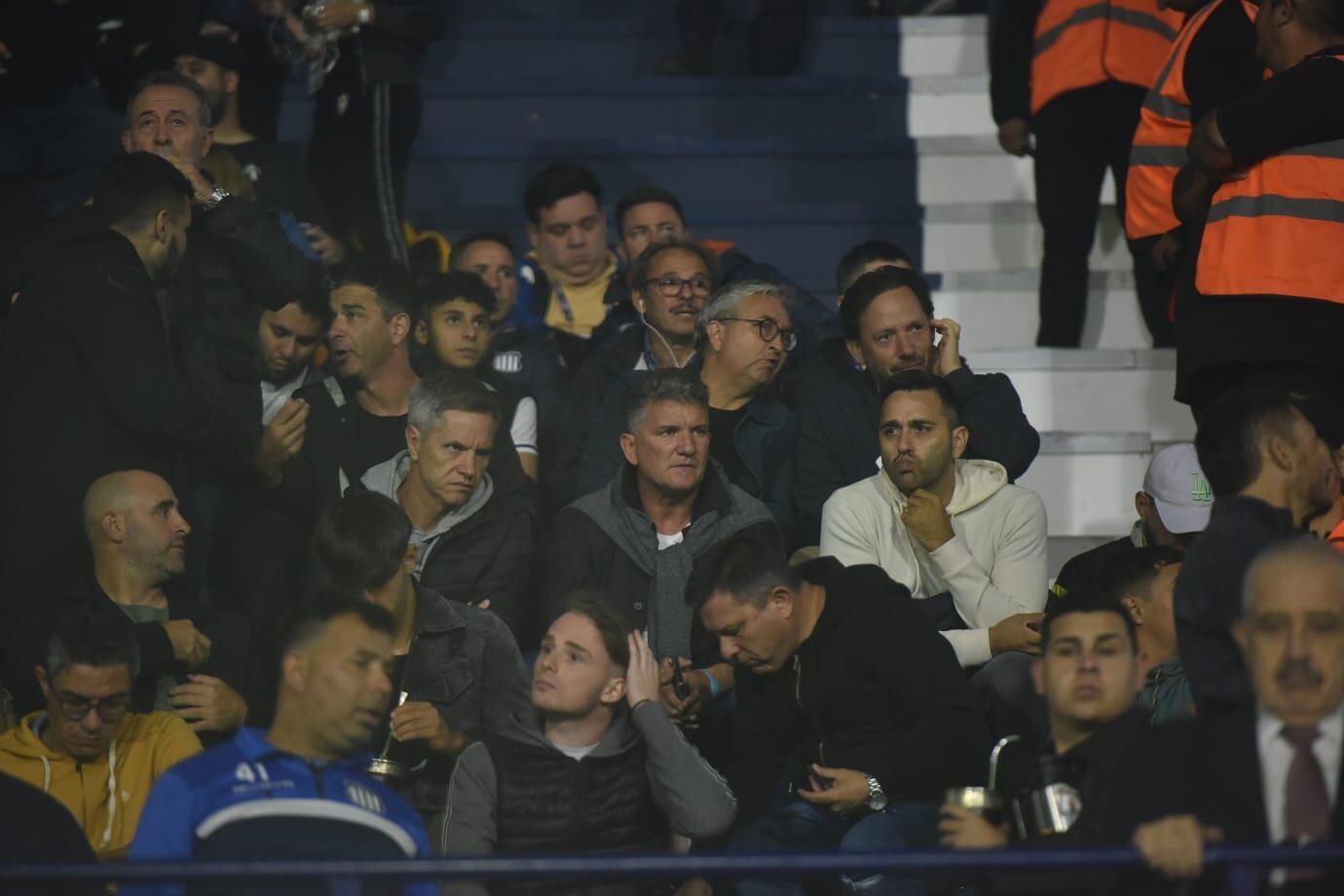 Luis Fabián Artime, presidente de Belgrano, viendo el partido de la Reserva de Belgrano ante Talleres. (Facundo Luque)