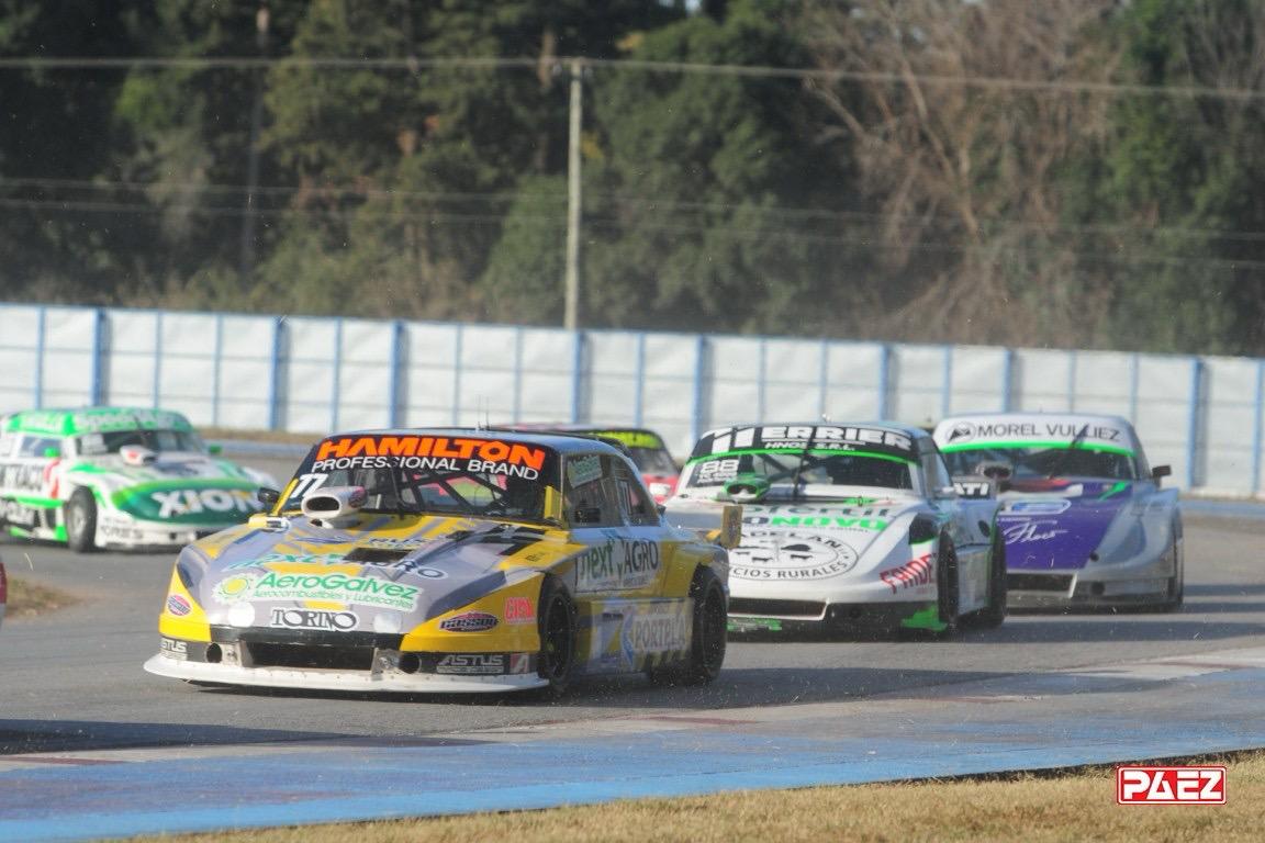 El competitivo TC4000, de Córdoba Pista, con Baldo al frente del pelotón.